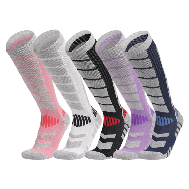 Warmth Without Weight: Lightweight Wool Socks for Cold Winter Days 329